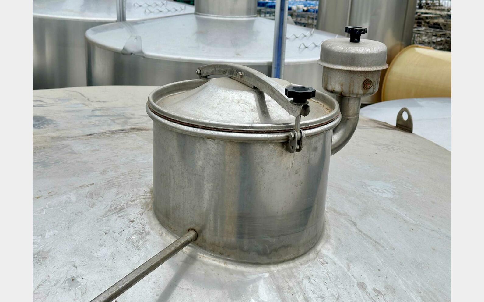 304 ss tank - Closed on feet 153 HL (15 300 litres) ARSILAC