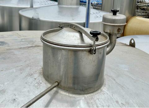 Cuve inox 304 - Fermée - Sur pieds