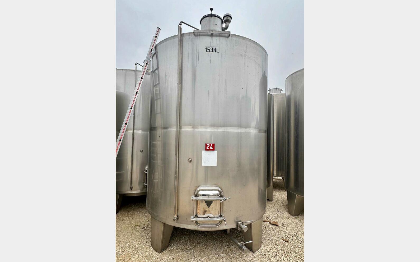 304 ss tank - Closed on feet 153 HL (15 300 litres) ARSILAC