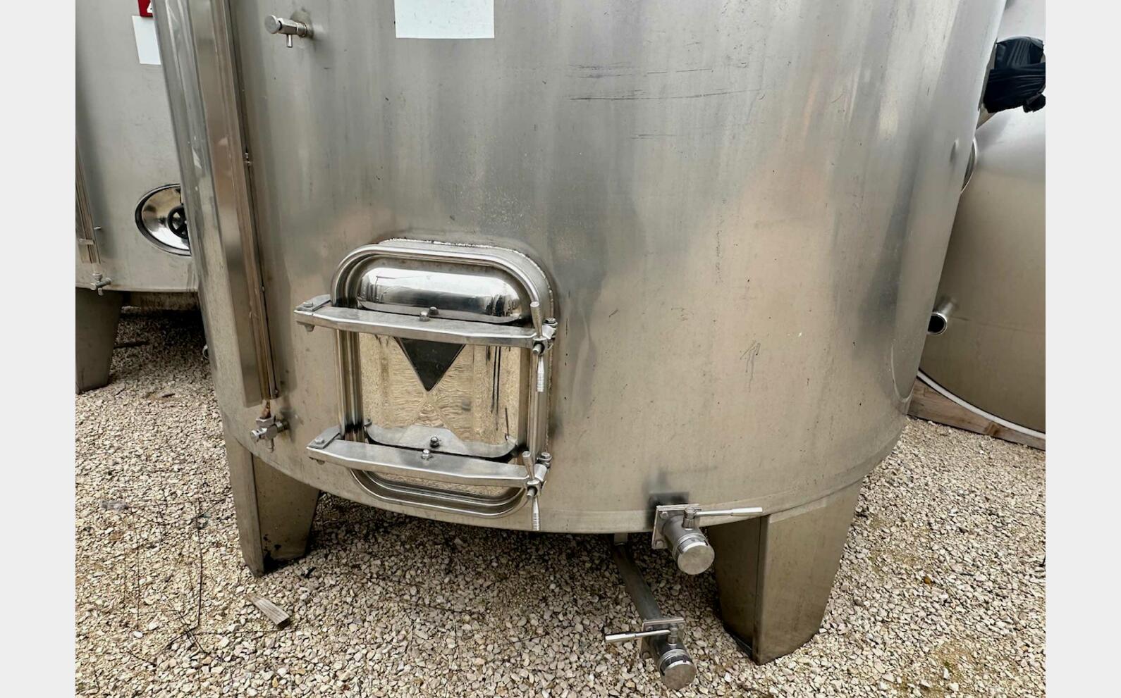 Cuve inox 304 - Ferm&eacute;e sur pieds 153 HL (15 300 litres) ARSILAC