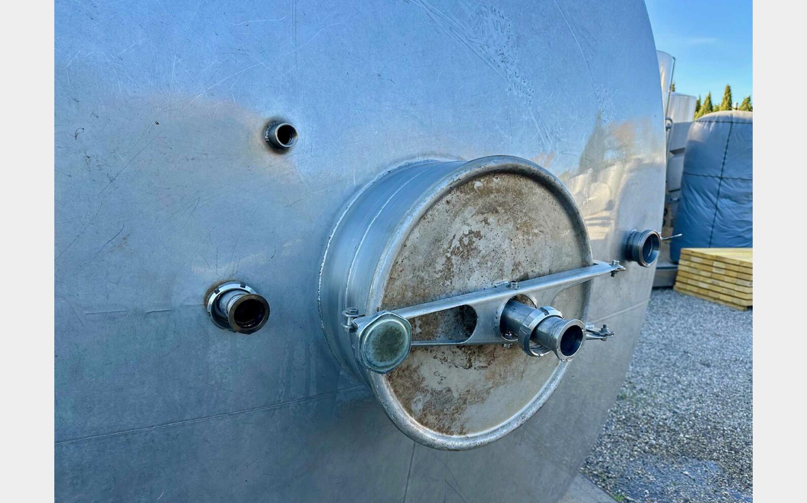  304 ss tank - Cylindrical on legs 150 HL (15,000 litres) LESCAUT