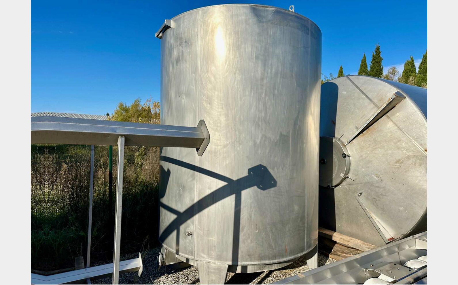  304 ss tank - Cylindrical on legs 150 HL (15,000 litres) LESCAUT