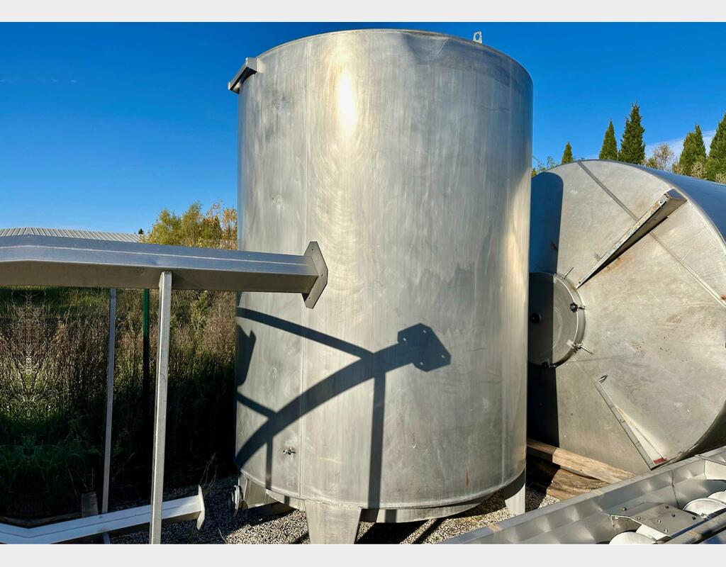  304 ss tank - Cylindrical on legs 150 HL (15,000 litres) LESCAUT