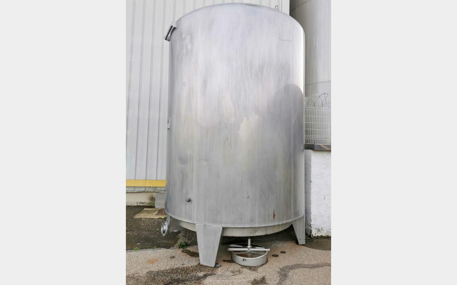  304 ss tank - Cylindrical on legs 150 HL (15,000 litres) LESCAUT