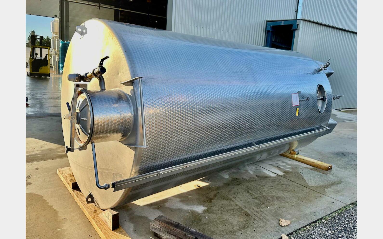 Cuve inox - Sur pieds 100 HL (10 000 litres)