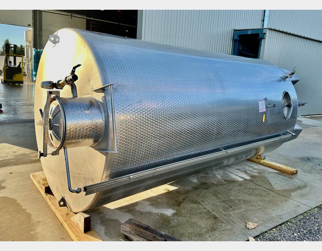  Sts tank - On legs 100 HL (10,000 litres)