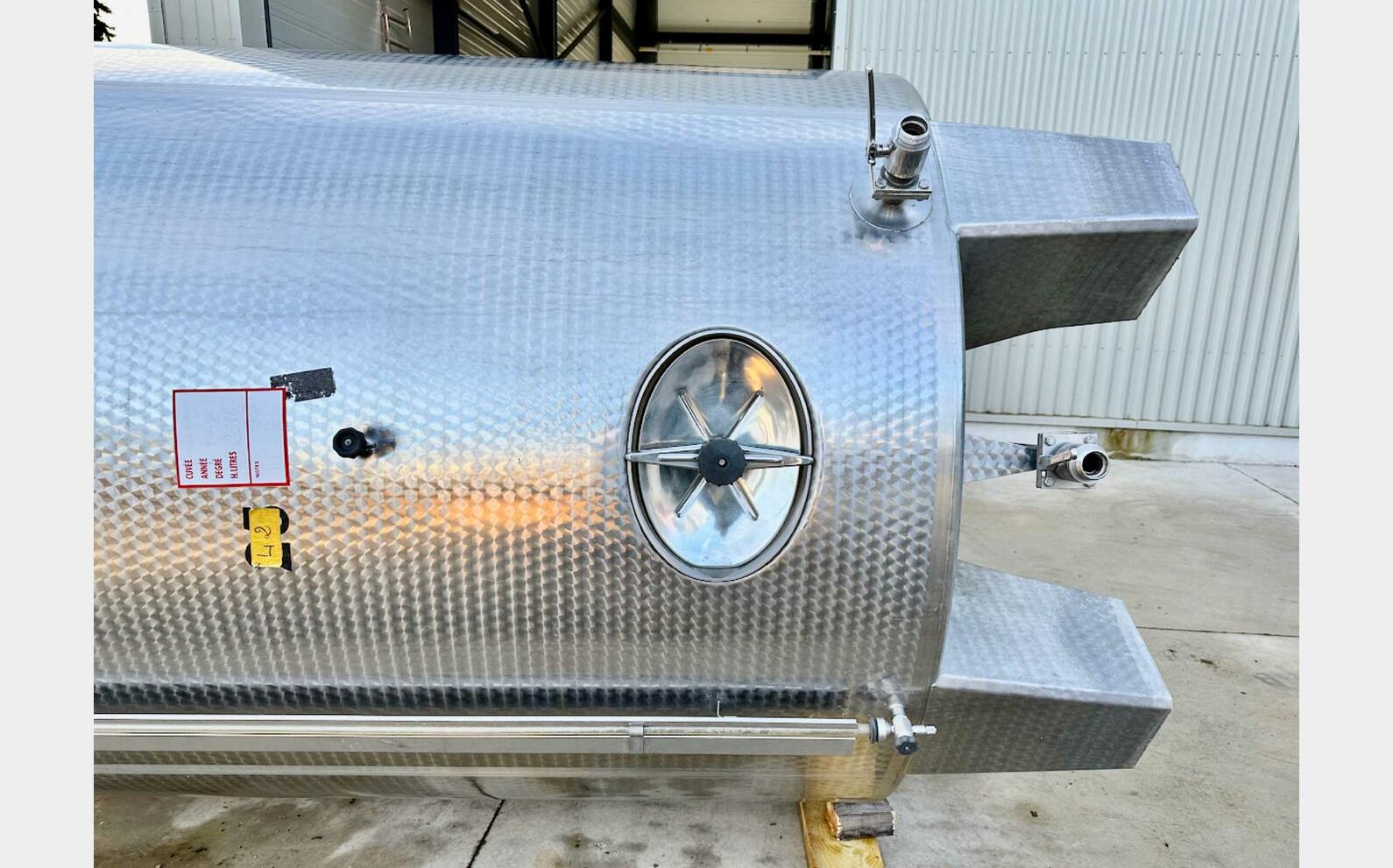 Cuve inox - Sur pieds 100 HL (10 000 litres)