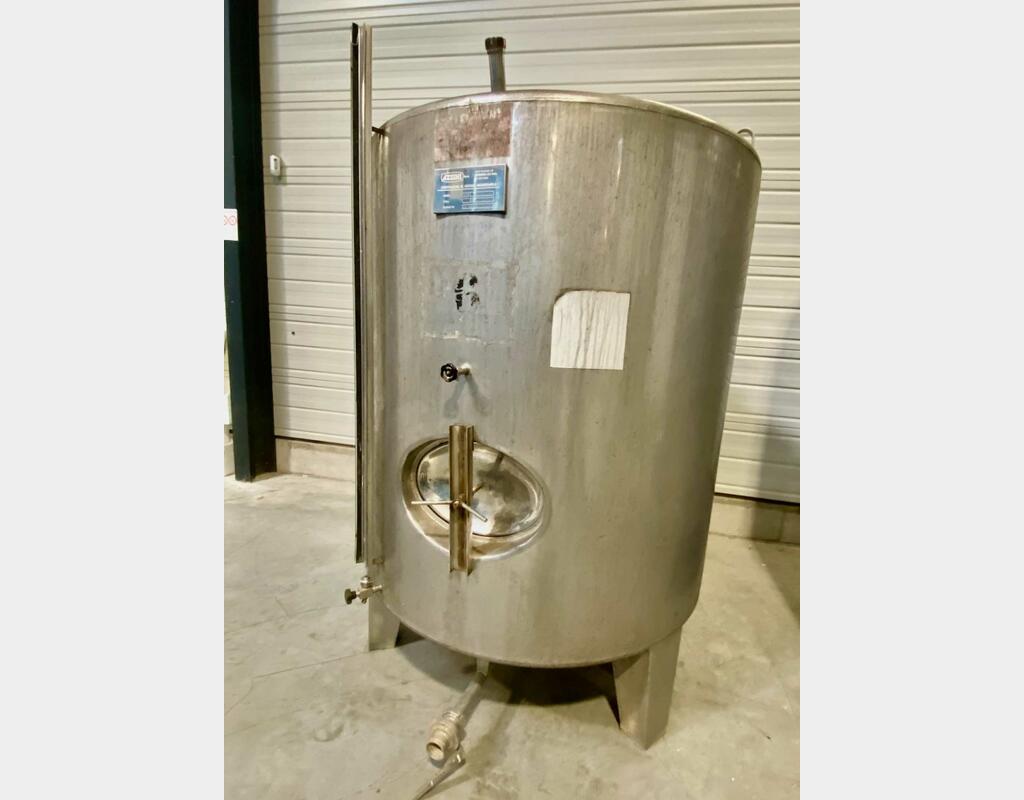 Cuve inox 304 - Ferm&eacute;e sur pieds 25 HL (2 500 litres) AZZINI
