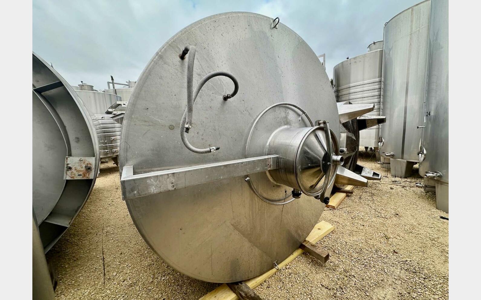 Ss tank - Conical bottom 152 HL (15,200 litres) DABRIGEON