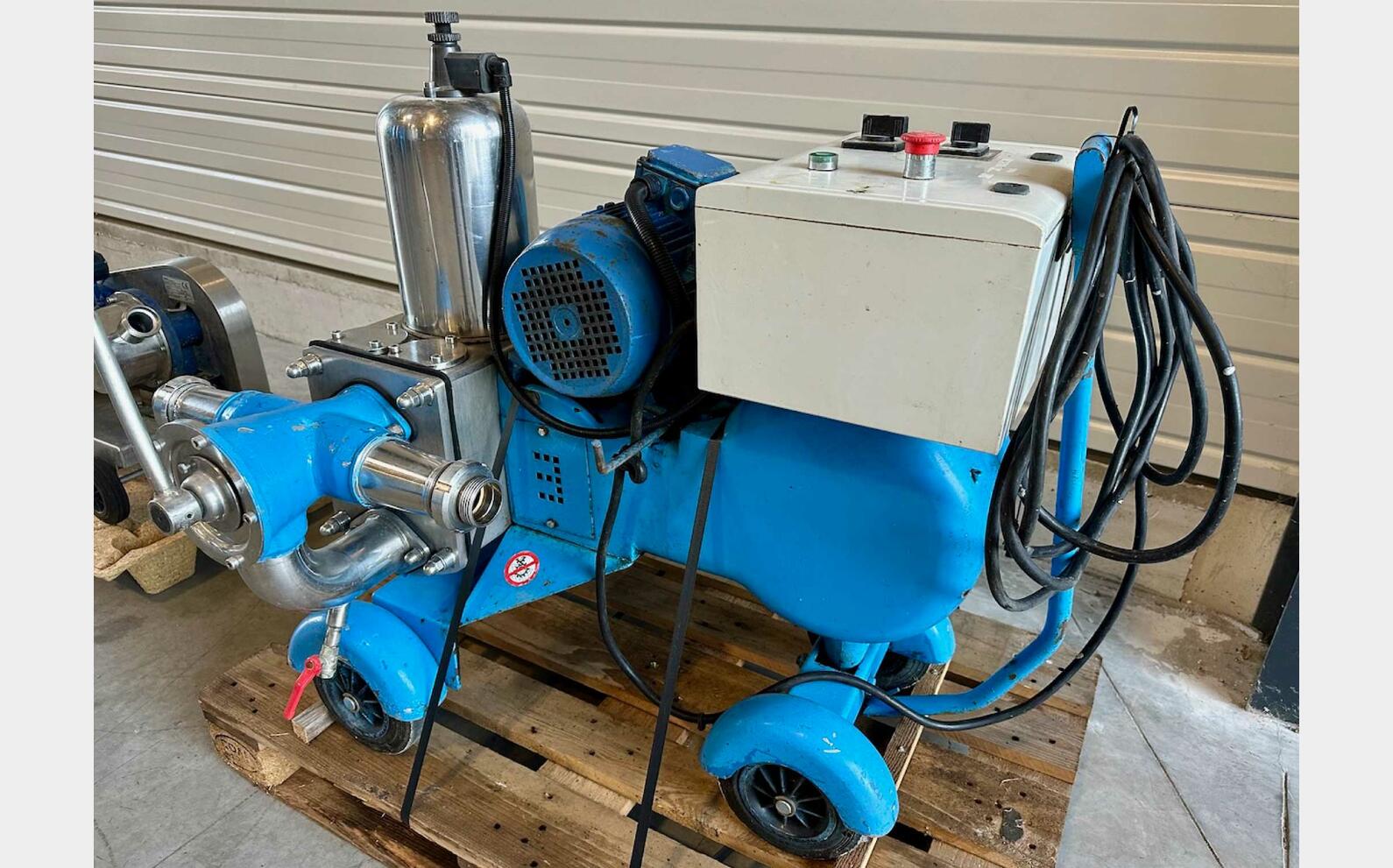 Pompe a piston inox 100 &agrave; 200 HL/h CME