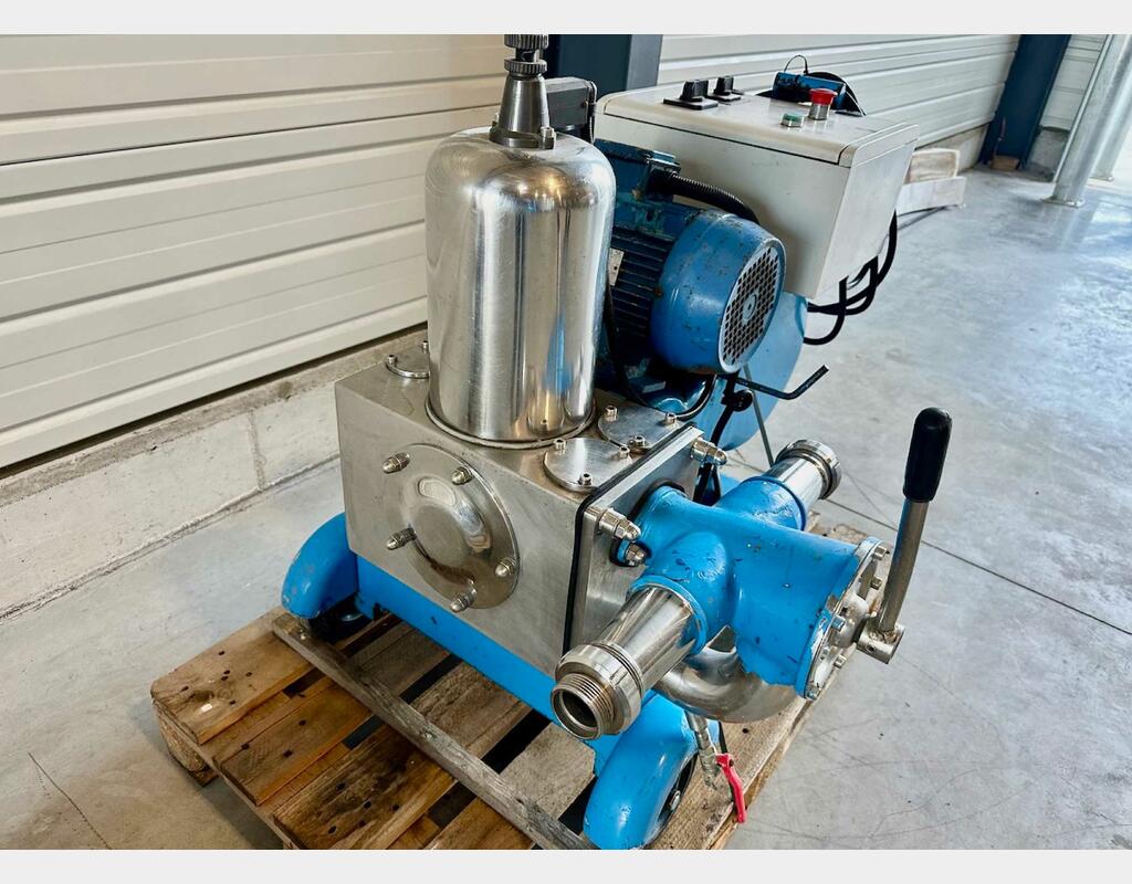 Stainless steel piston pump