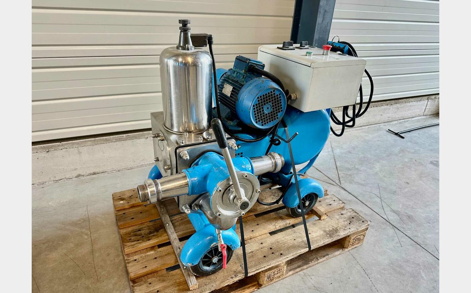 Stainless steel piston pump  100 to 200 HL/h CME