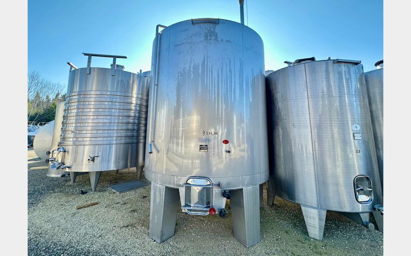 Ss tank - Conical bottom 211.10 HL (21,110 litres) DABRIGEON
