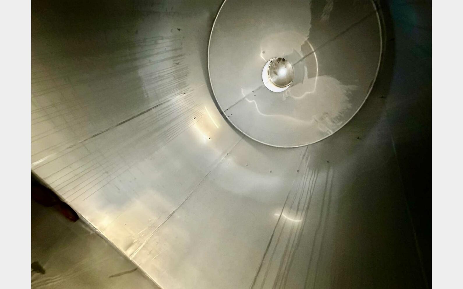 Ss tank - Conical bottom 211.10 HL (21,110 litres) DABRIGEON