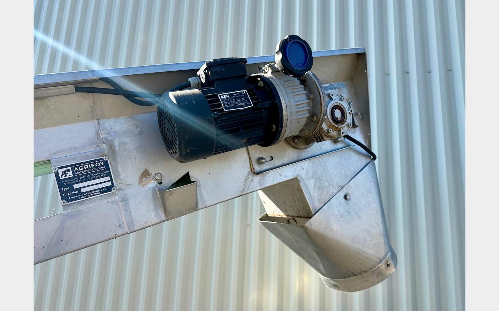 Convoyeur &eacute;l&eacute;vateur &agrave; tasseaux 5.60 M (5 600 mm)