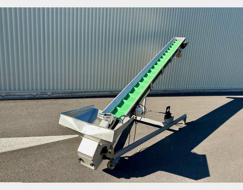 Convoyeur &eacute;l&eacute;vateur &agrave; tasseaux 5.60 M (5 600 mm)