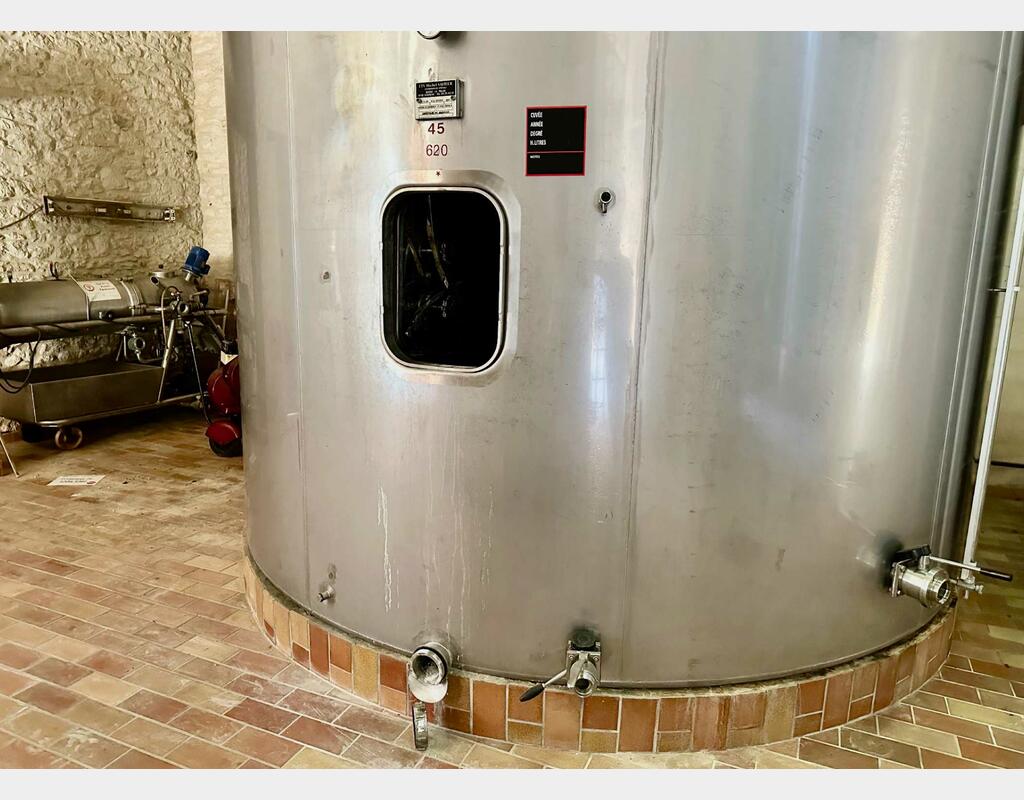 Cuve inox 304 fermée - Verticale fond plat 2% sur radier