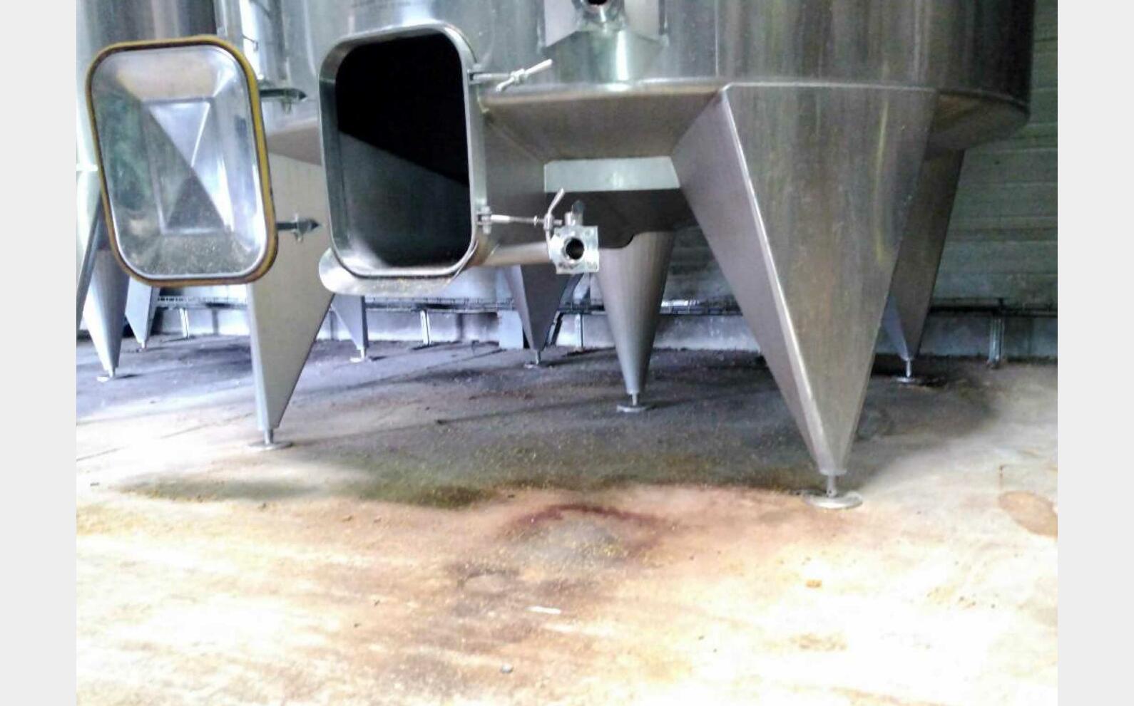 Cuve inox 304 - Fond plat 185 HL (18 500 litres) CHALVIGNAC
