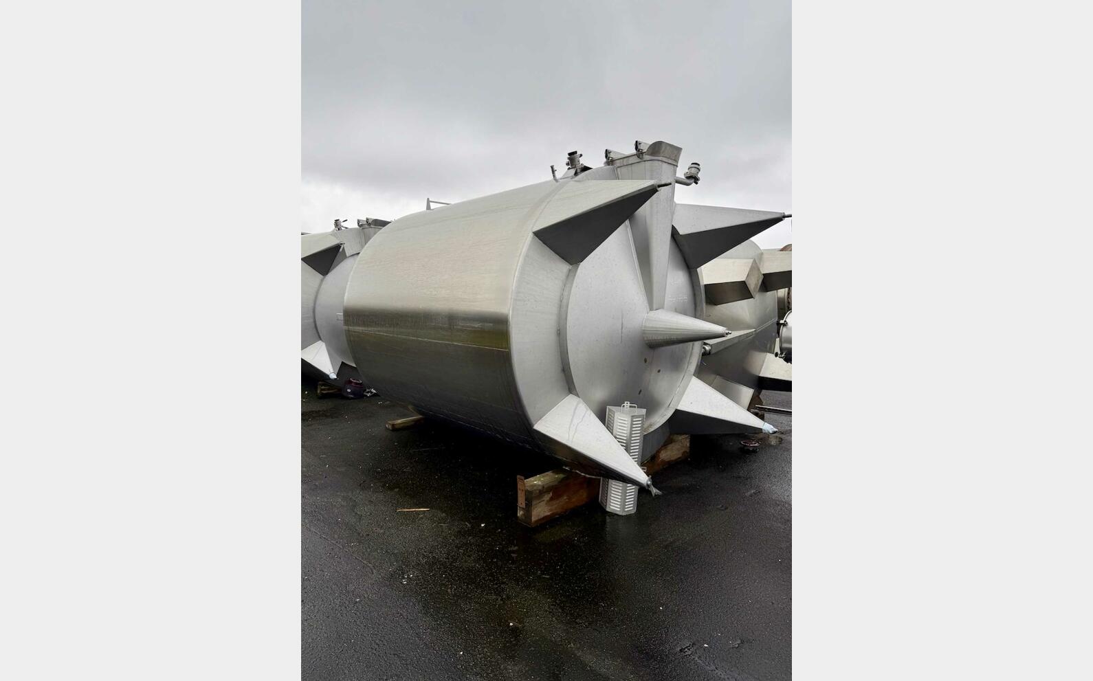 Cuve inox 304 - Fond plat 185 HL (18 500 litres) CHALVIGNAC