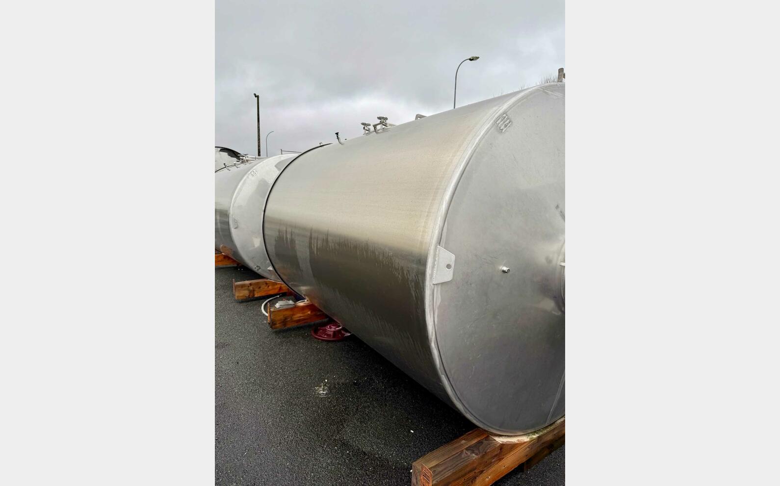 Ss tank - Flat sloping bottom 107 HL (10,700 litres) 