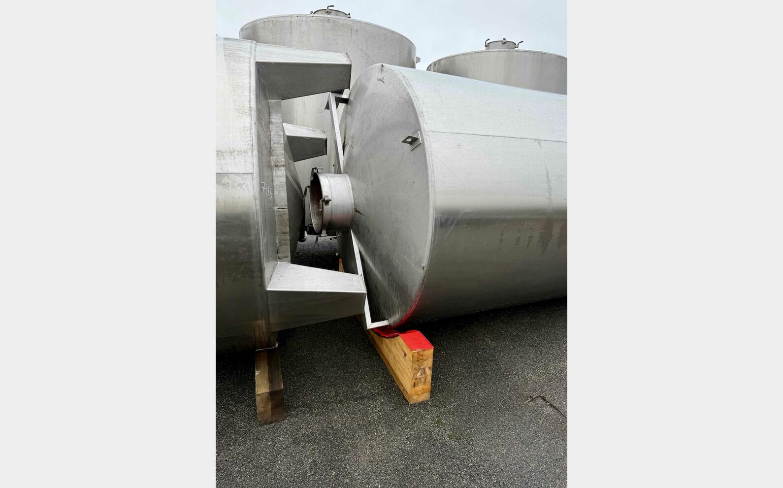 Cuve inox 304 sur pieds 125 HL (12 500 litres) CHALVIGNAC