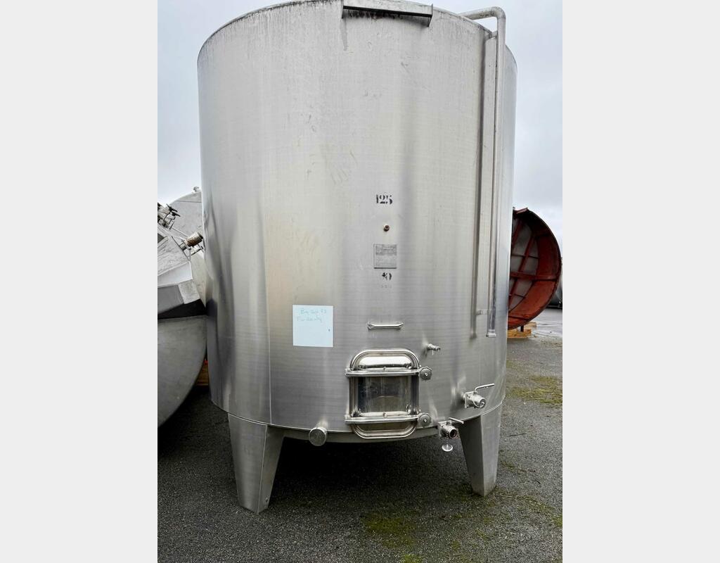 304 ss tank - Enclosed - On Feet 125 HL (12,500 litres)