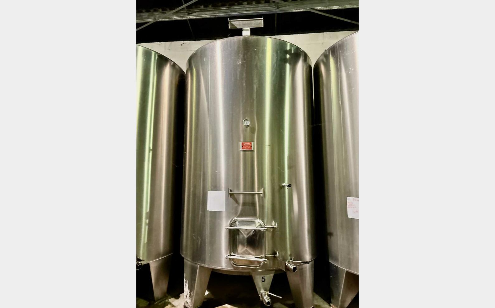 Cuve inox 304 sur pieds 125 HL (12 500 litres) CHALVIGNAC