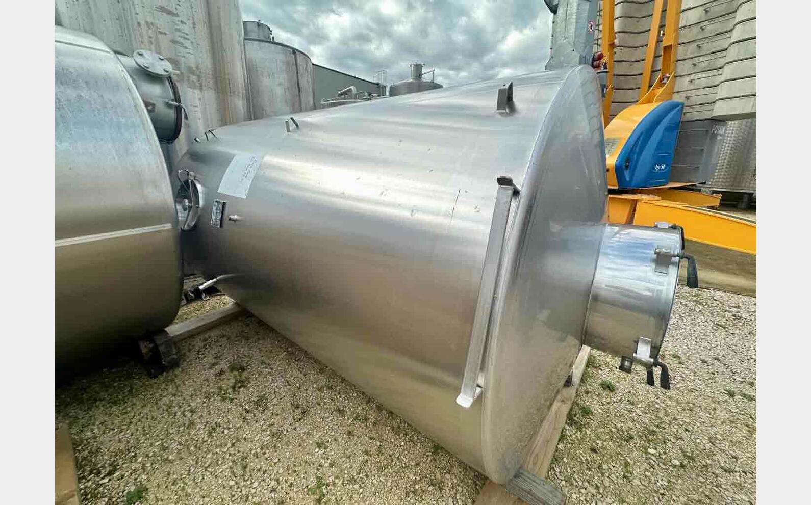 Cuve inox 304 thermor&eacute;gul&eacute;e sur pieds 50 HL (5 000 litres) CHASTEL