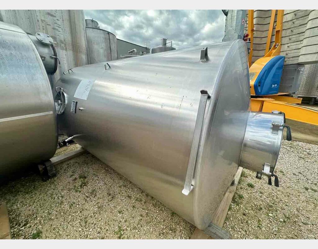 Cuve inox 304 thermor&eacute;gul&eacute;e sur pieds 50 HL (5 000 litres) CHASTEL