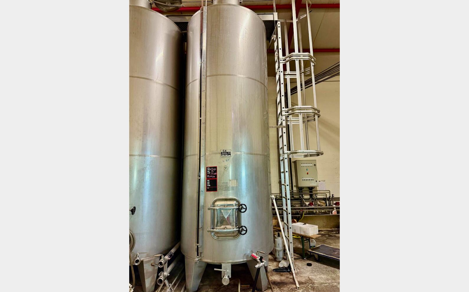 Cuve inox - Sur pieds 84 HL (8 400 litres) CHASTEL