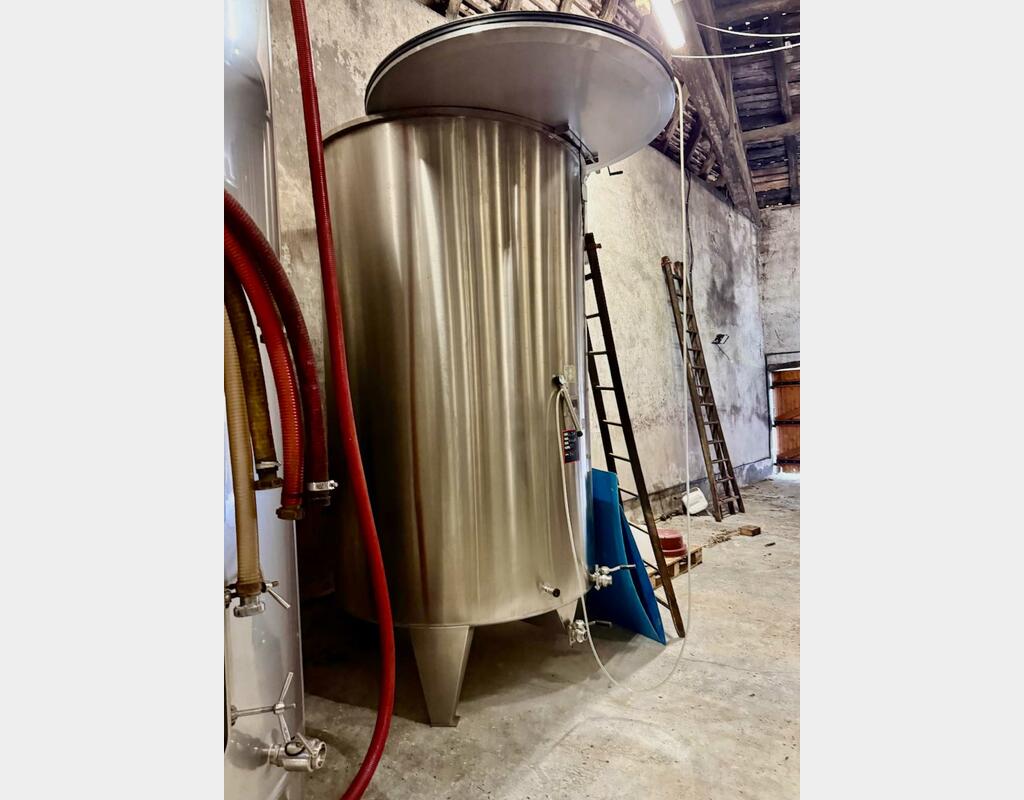 Stainless steel tank with floating cap - Storage