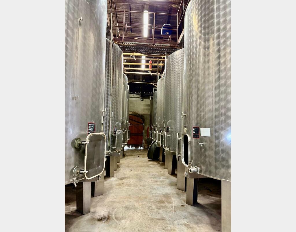 Stainless steel tank on legs - Temperature-controlled - Storage