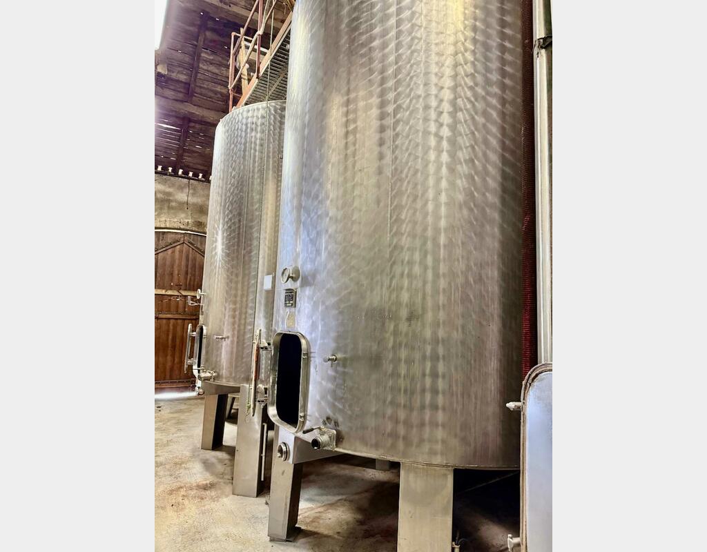 Stainless steel tank on legs - Temperature-controlled - Storage