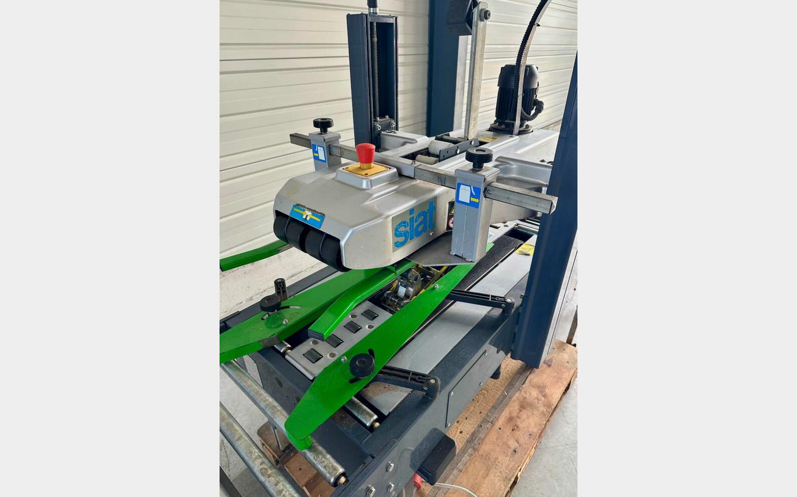 Fermeuse carton semi automatique SIAT