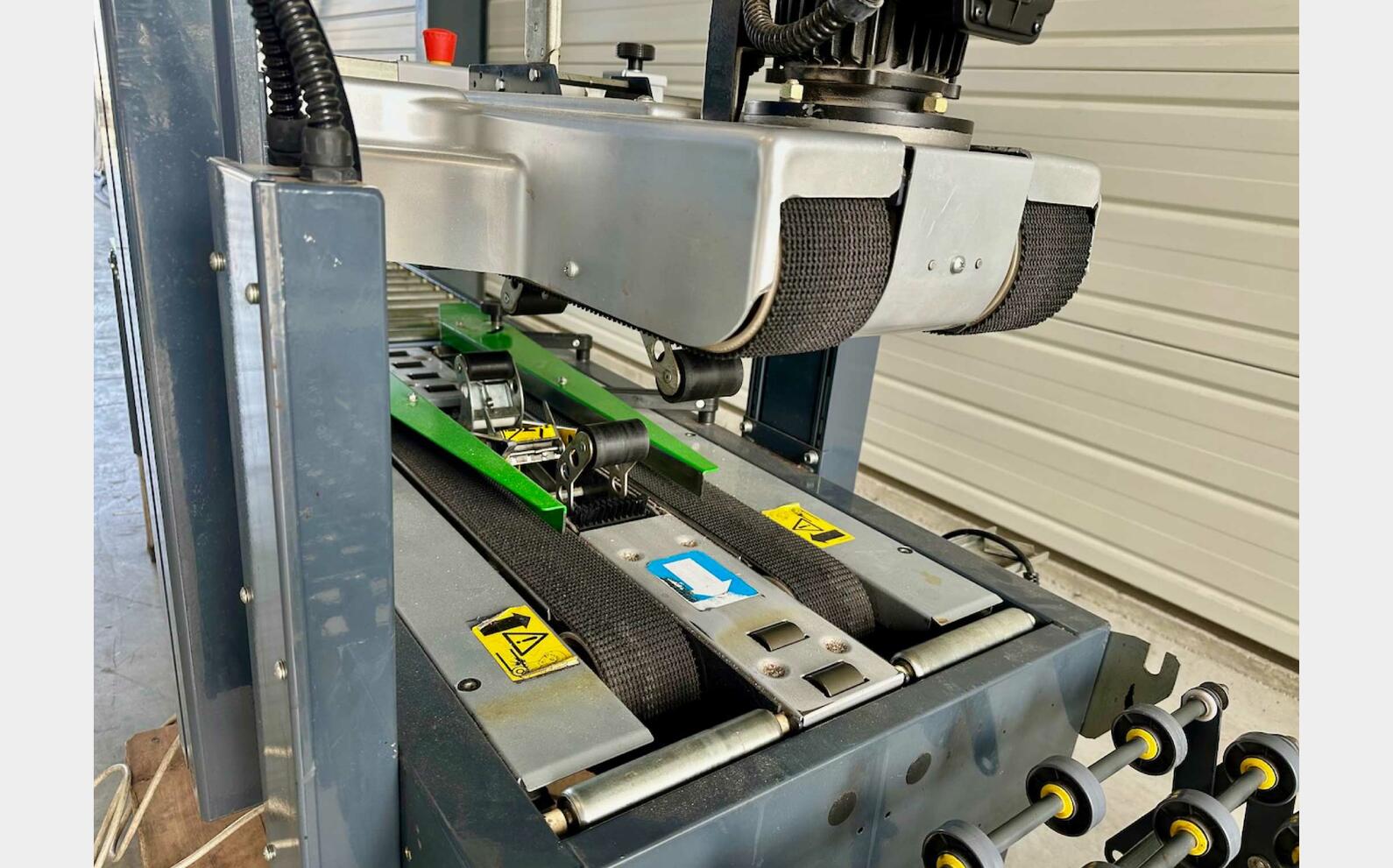 Semi-automatic carton sealer SIAT