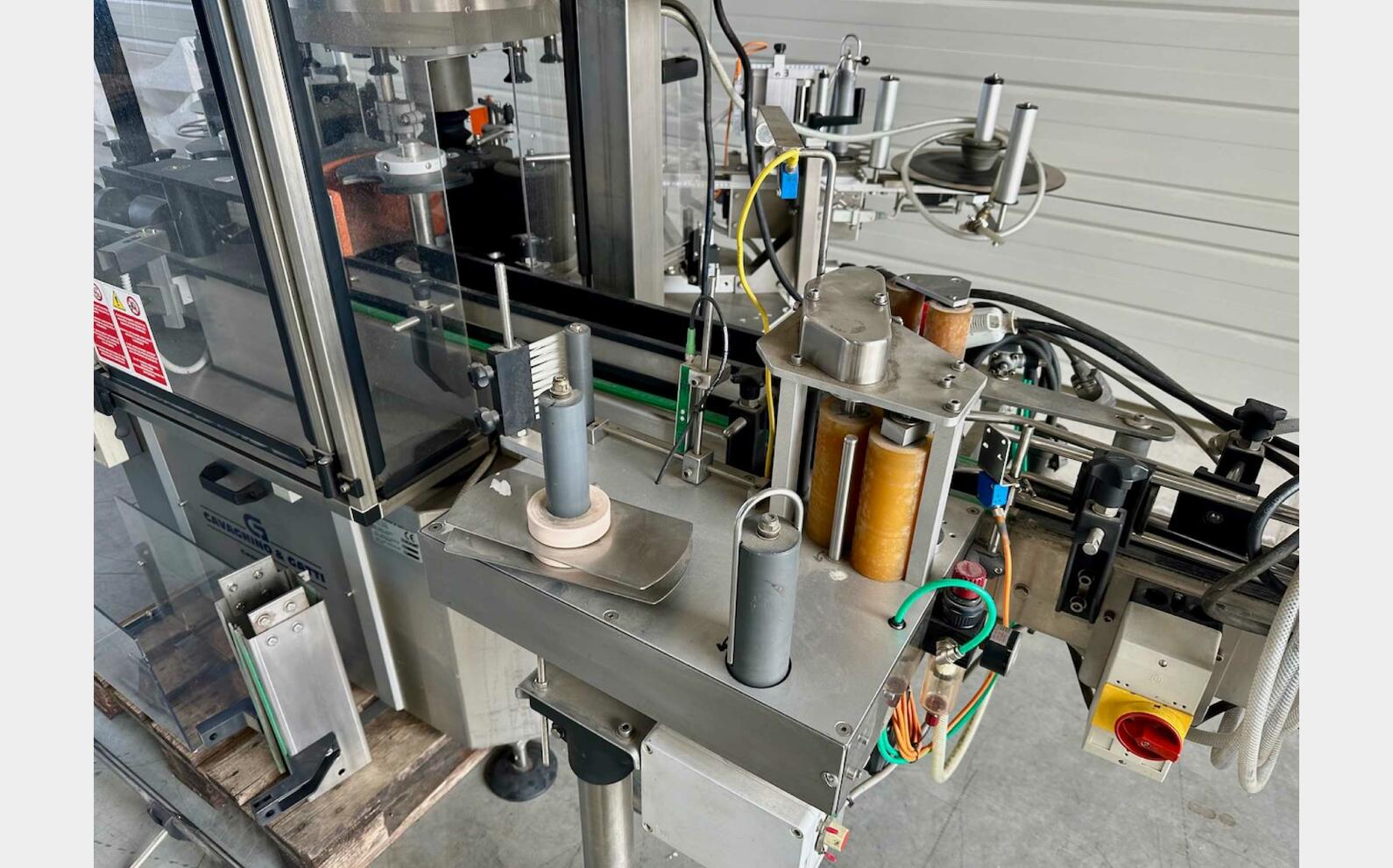 Self-adhesive labeller - 3 stations 3000 Bt/h CAVAGNINO and GATTI