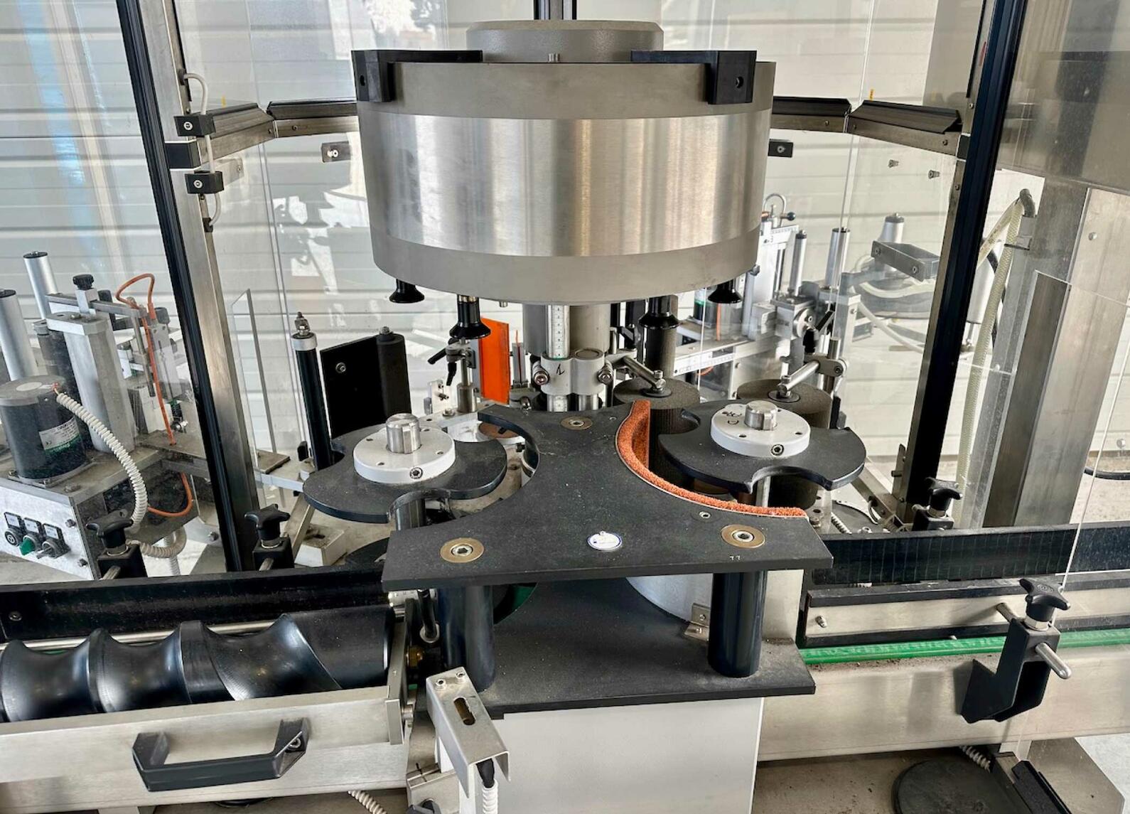 Etiqueteuse autocollante - 3 postes 3000 Bt/h CAVAGNINO & GATTI