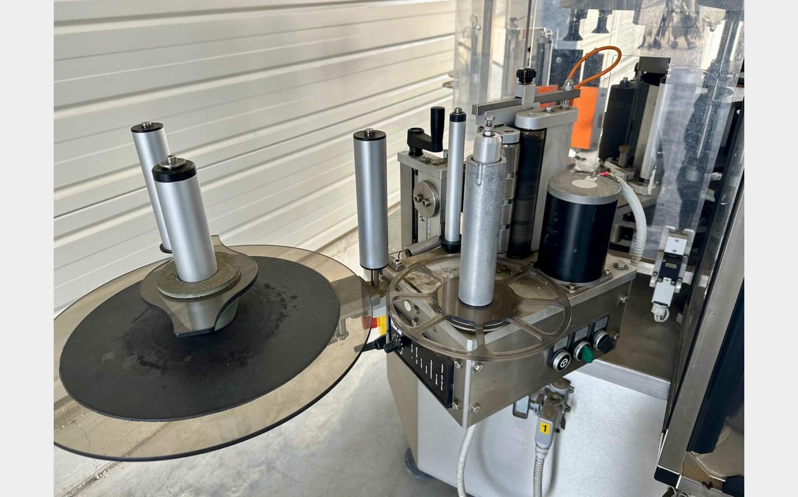 Etiqueteuse autocollante - 3 postes 3000 Bt/h CAVAGNINO & GATTI