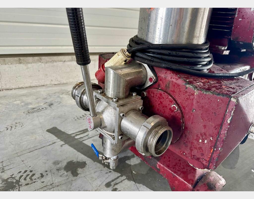 Stainless steel piston pump