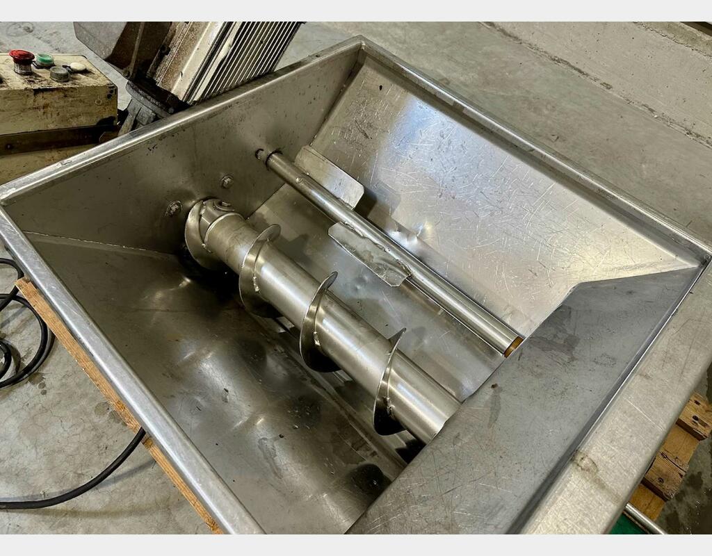 Eccentric rotor pump