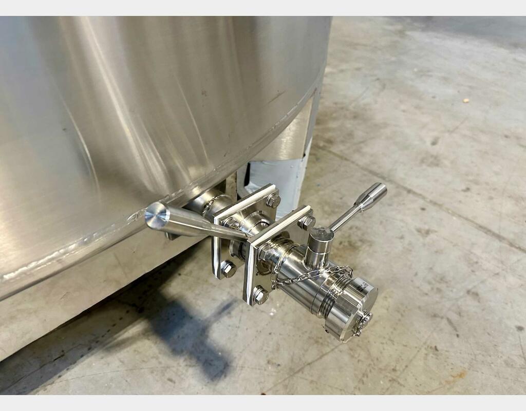 Cuve inox 316L - Circuit serpentin - Fond plat incliné - Fermée