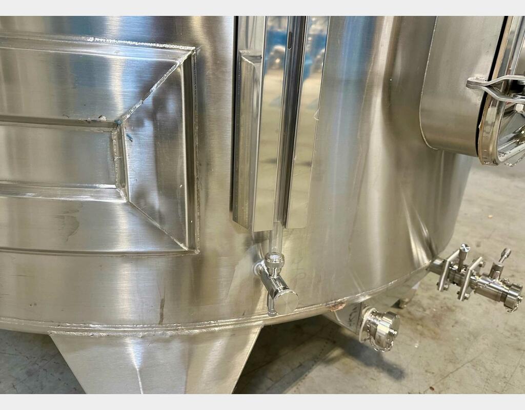 Cuve inox 316L - Circuit serpentin - Fond plat incliné - Fermée
