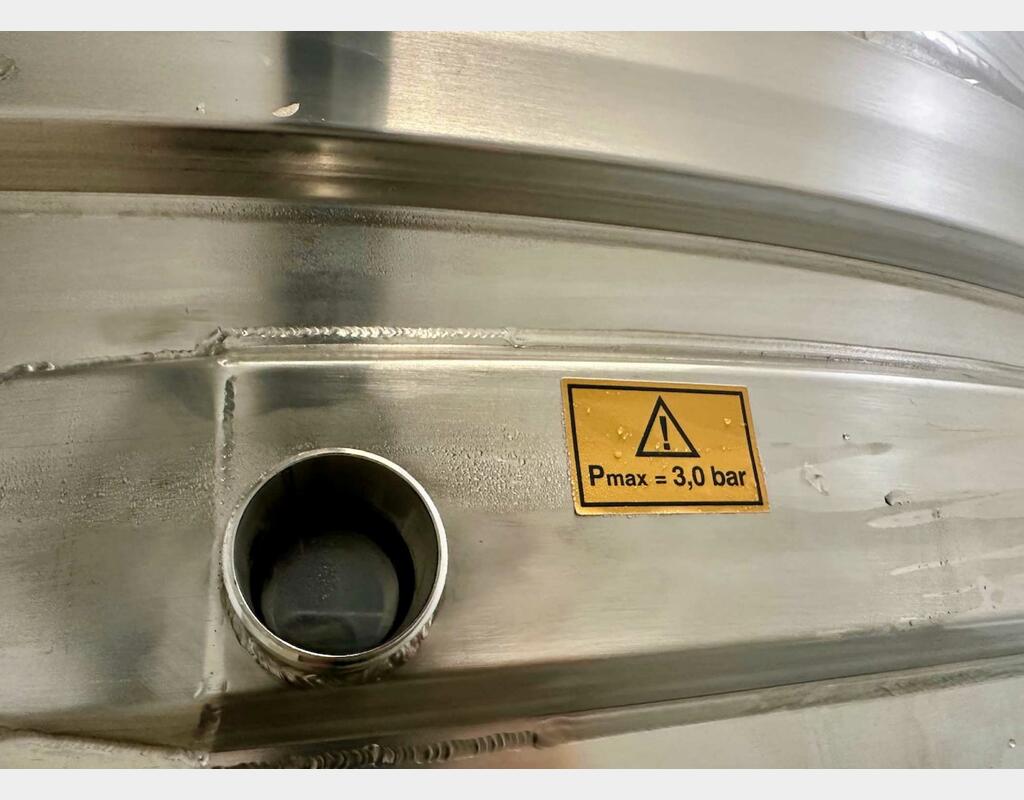 Cuve inox 316L - Circuit serpentin - Fond plat incliné - Fermée