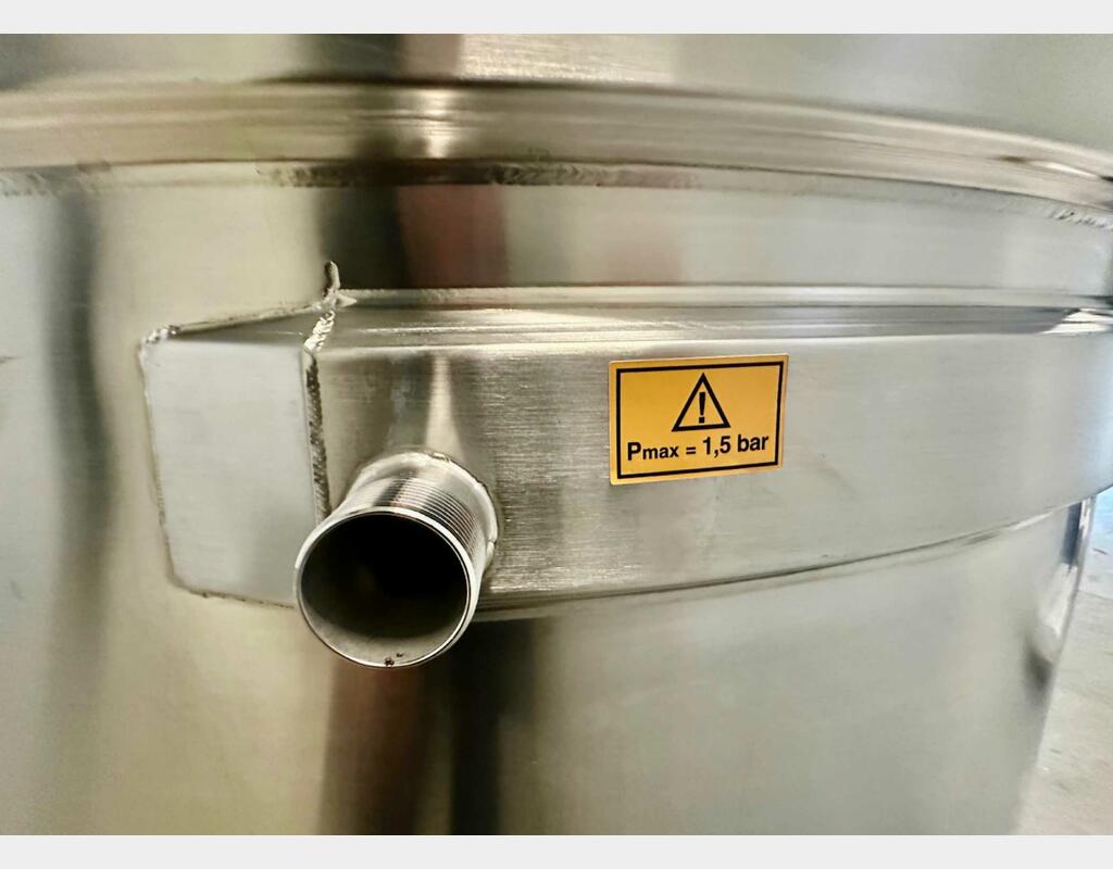 Cuve inox 316L - Circuit serpentin - Fond plat incliné - Chapeau flottant