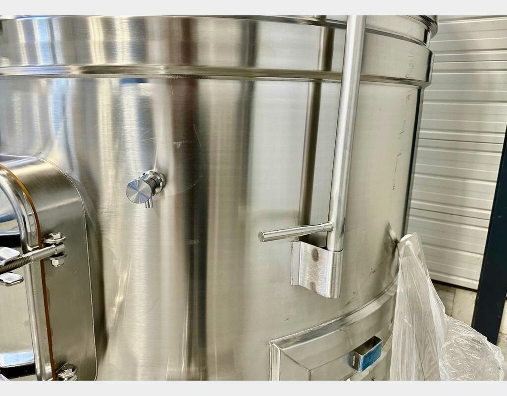 Cuve inox 316L - Circuit serpentin - Fond plat incliné - Chapeau flottant