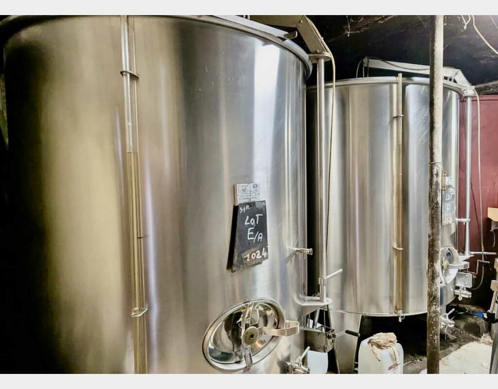 Stainless steel tank - Floating cap - On feet