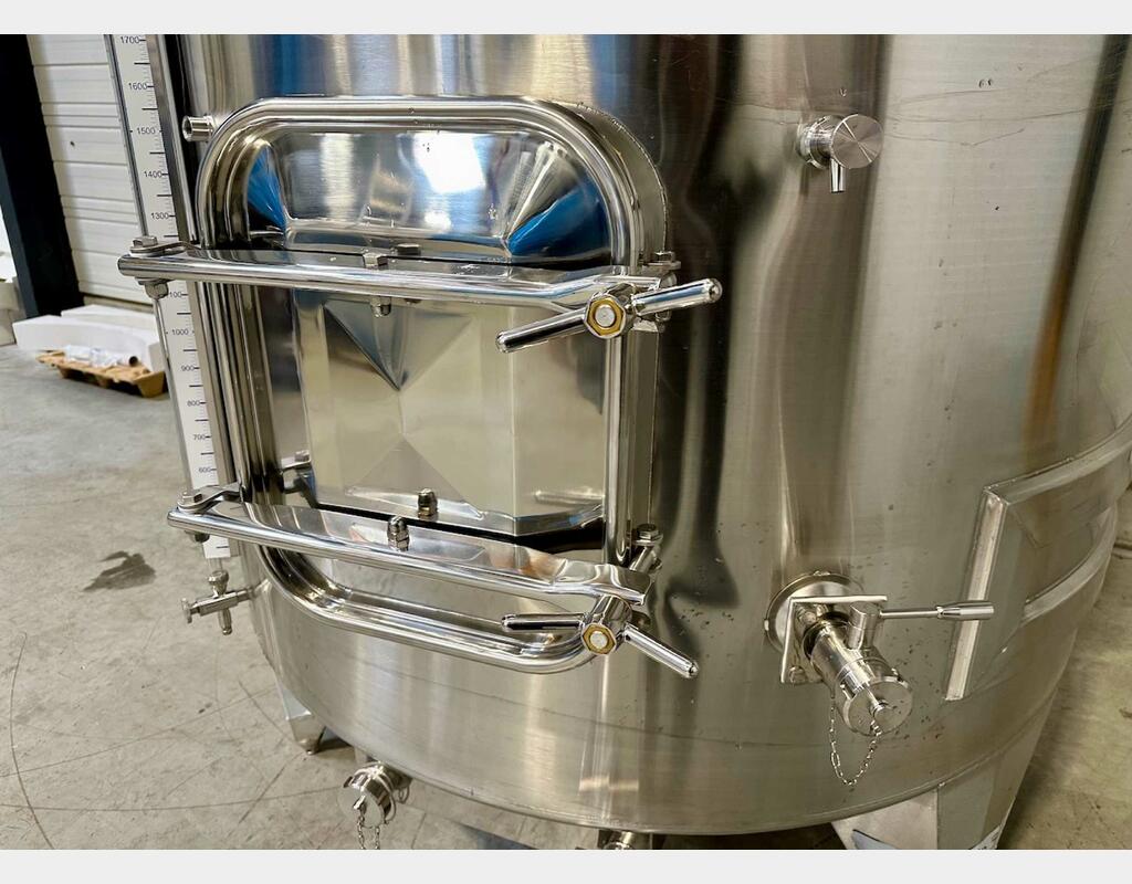 Cuve inox 316L - Circuit serpentin - Fond plat incliné - Fermée