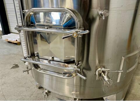 Cuve inox 316L - Circuit serpentin - Fond plat incliné - Fermée