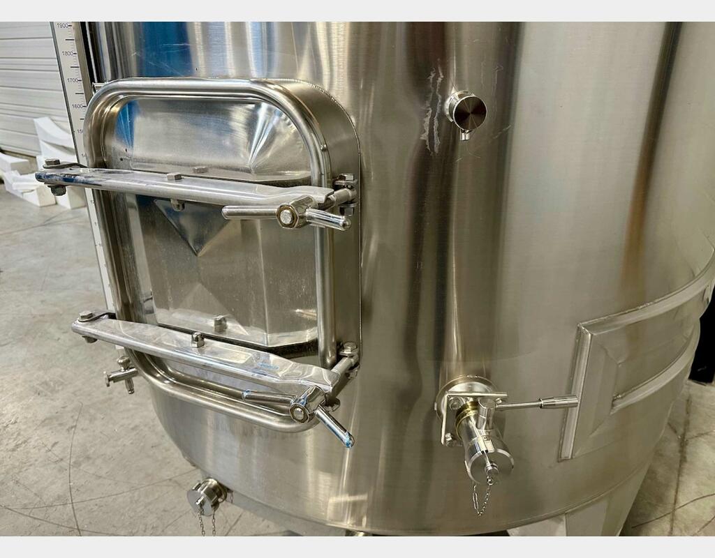Cuve inox 316L - Circuit serpentin - Fond plat incliné - Fermée