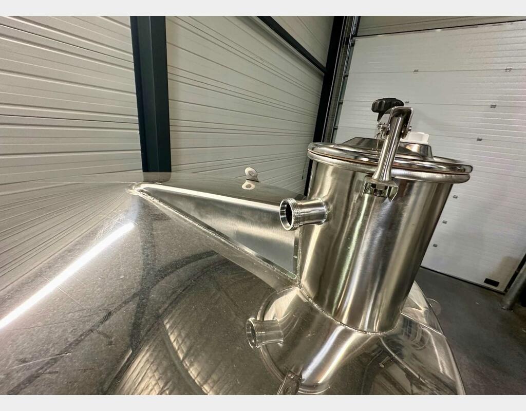 Cuve inox 316L - Circuit serpentin - Fond plat incliné - Fermée